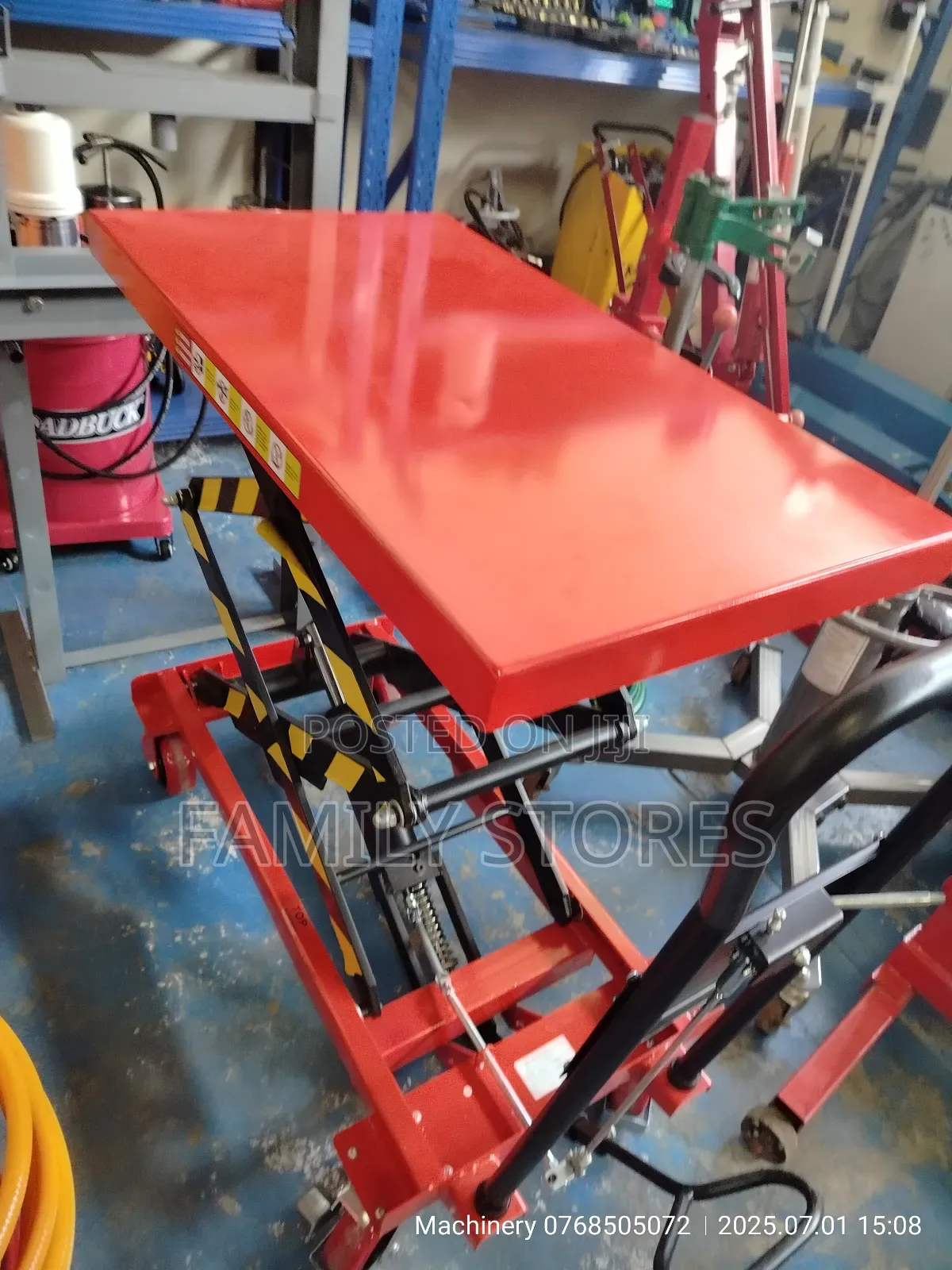 Hydraulic Engine Lift/Stand Machine Italian