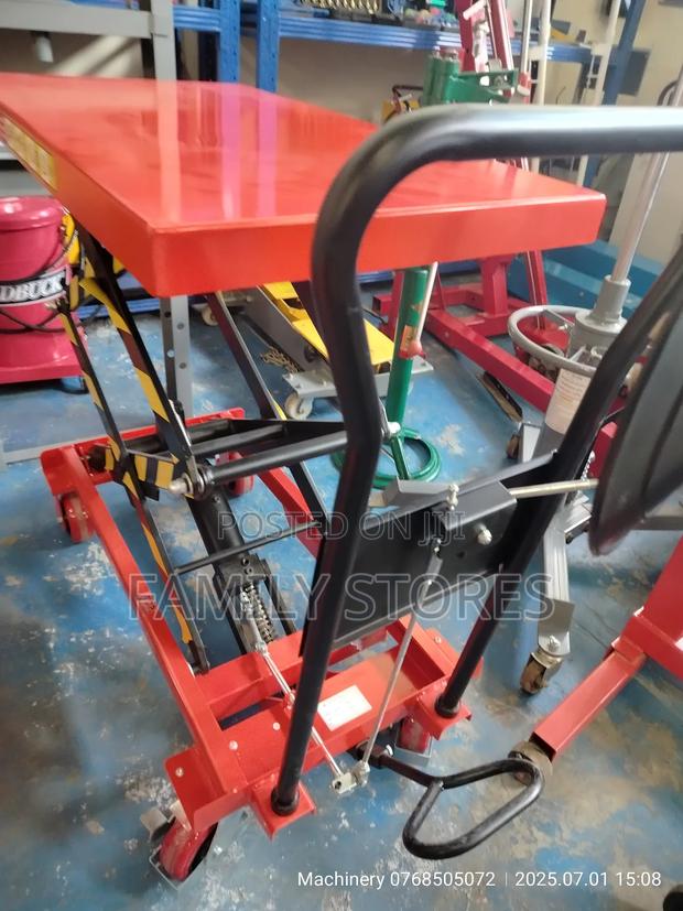 Hydraulic Engine Lift/Stand Machine Italian - thumbnail 3