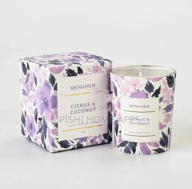 Citrus and Coconut Scented Candle - thumbnail 3