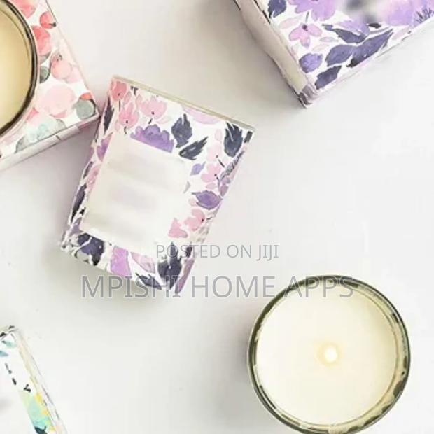 Citrus and Coconut Scented Candle - thumbnail 4
