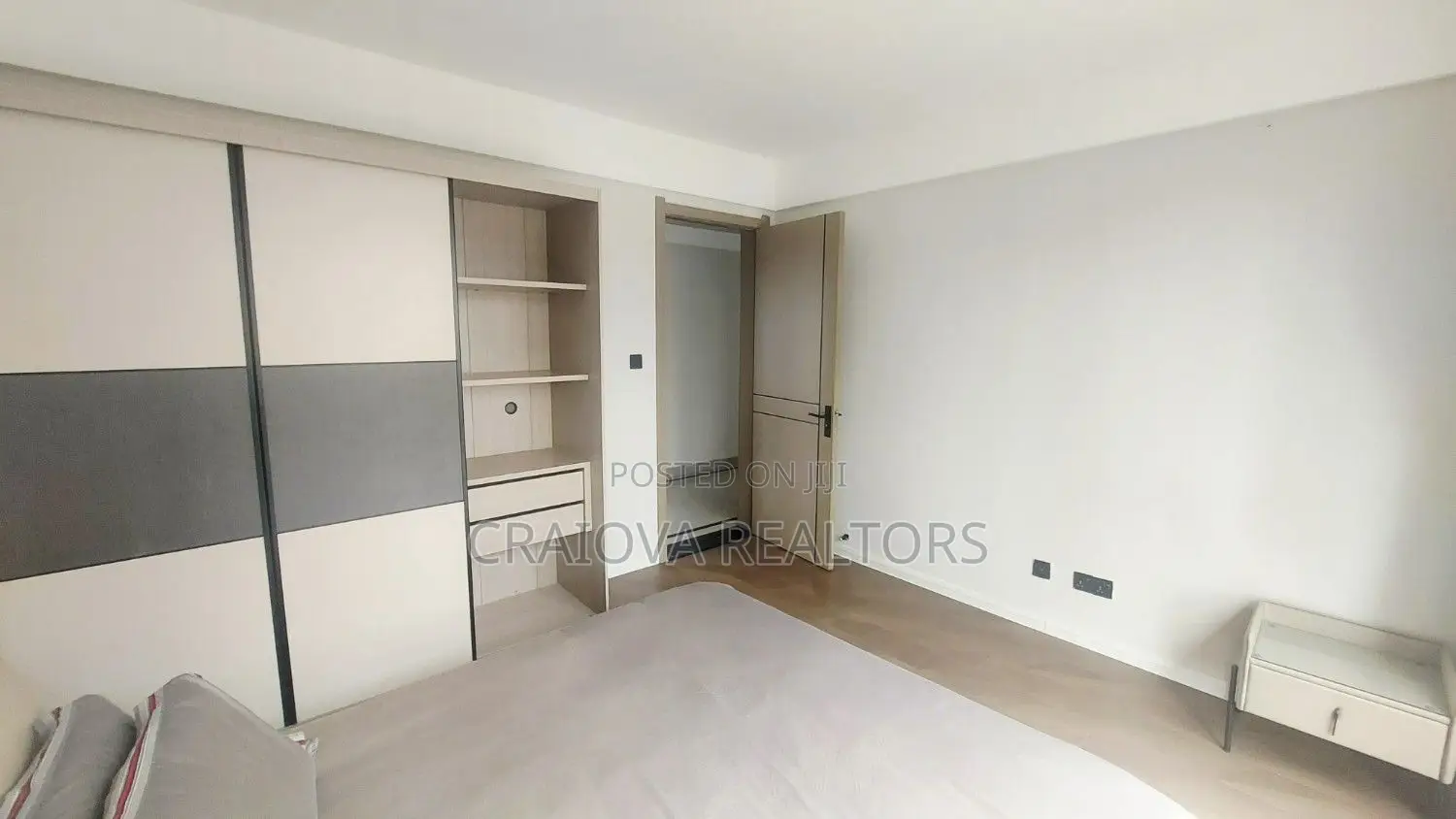3bdrm Apartment in Hotel 67 Area for sale