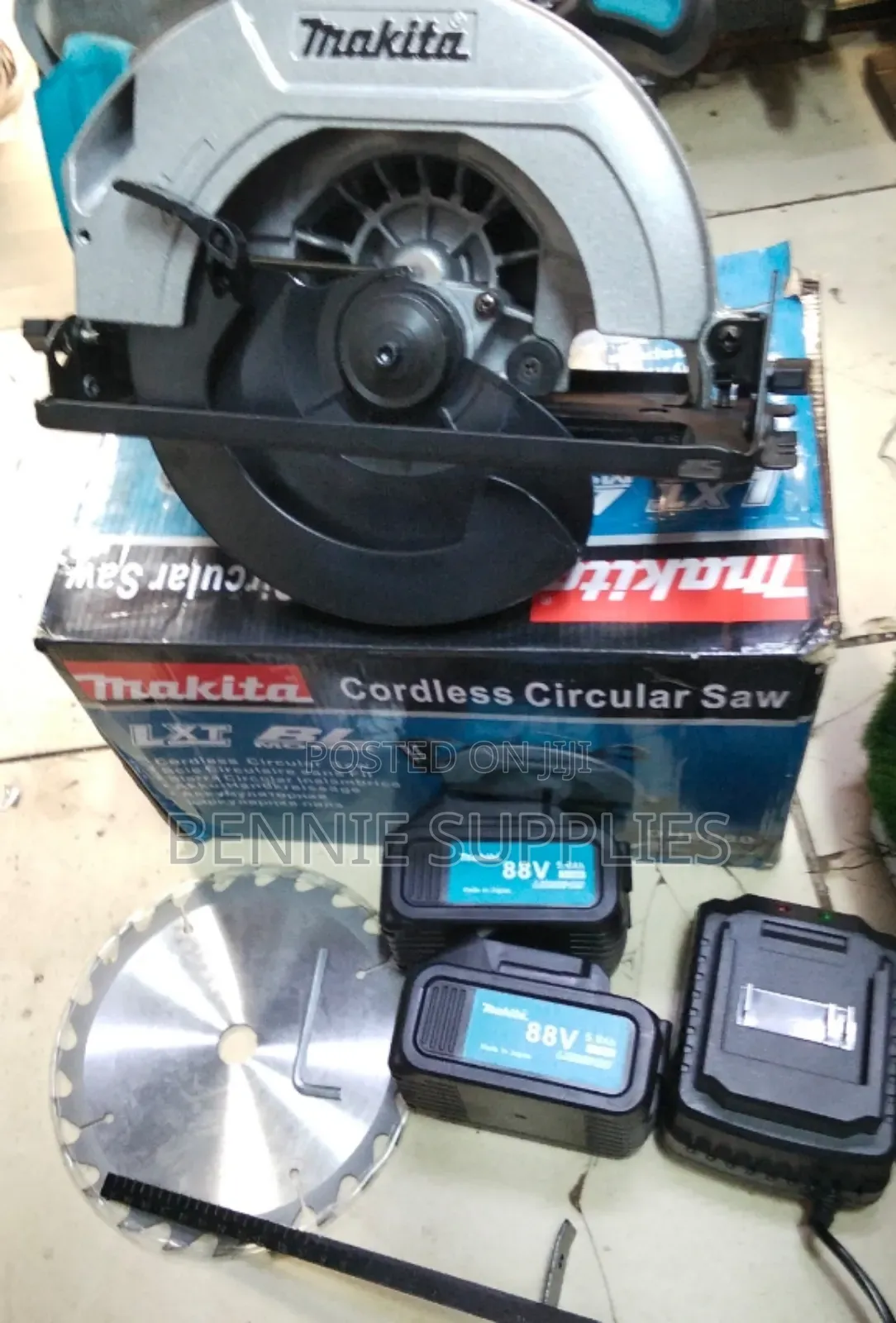 Makita Circular Saw 7 " / Cordless Makita Circular Saw