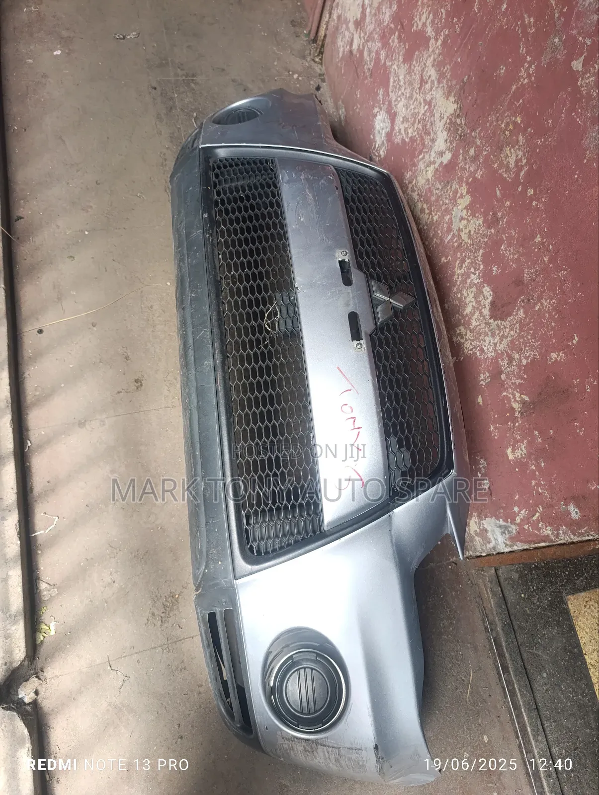 Outlander 2011 Front Bumper Clean