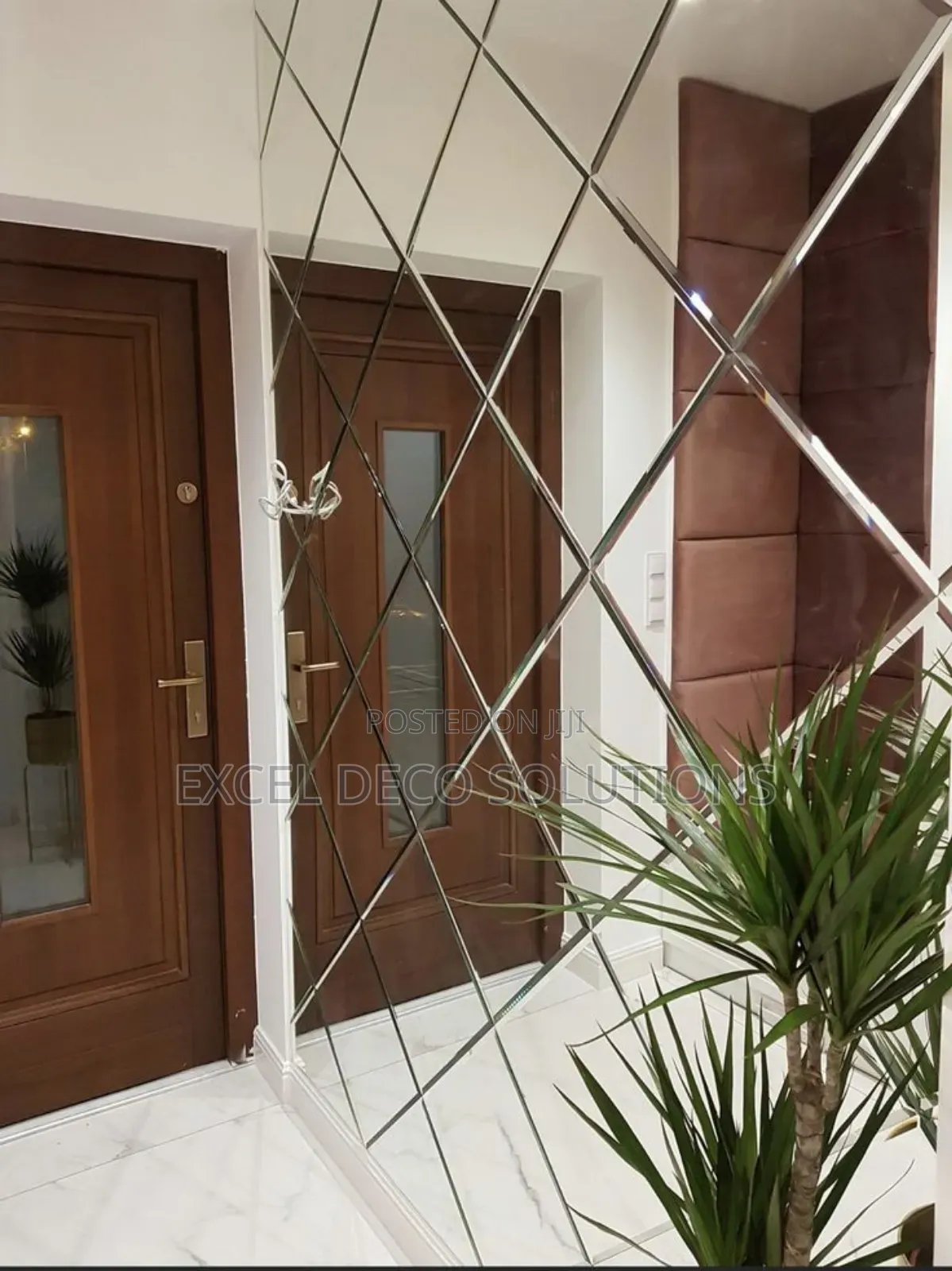 Antique Diamond Mirror – Classic Design With Vintage Charm