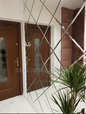 Antique Diamond Mirror – Classic Design With Vintage Charm