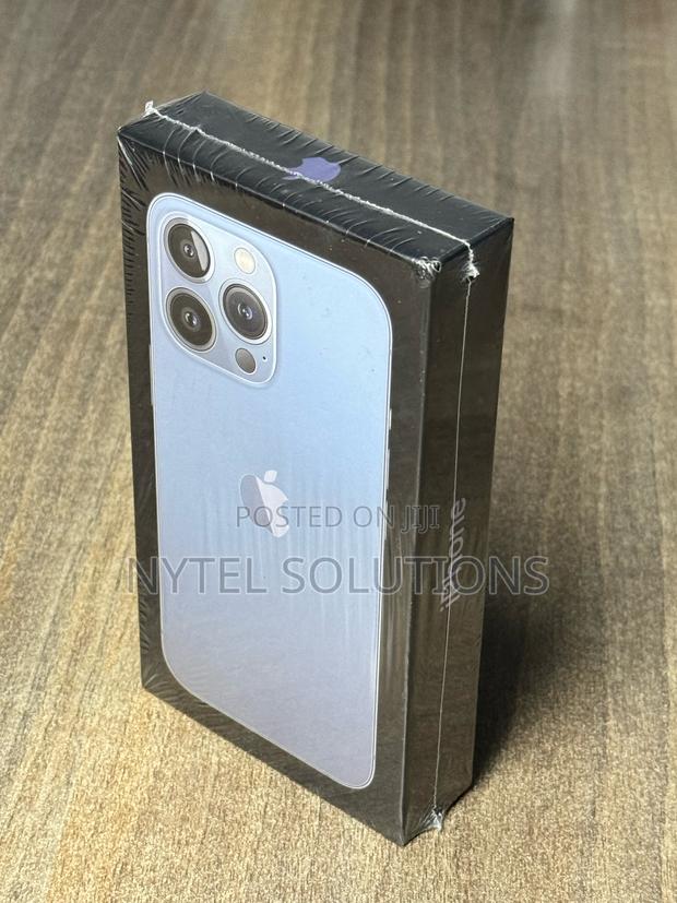 Apple iPhone 13 Pro 256 GB Blue - main view