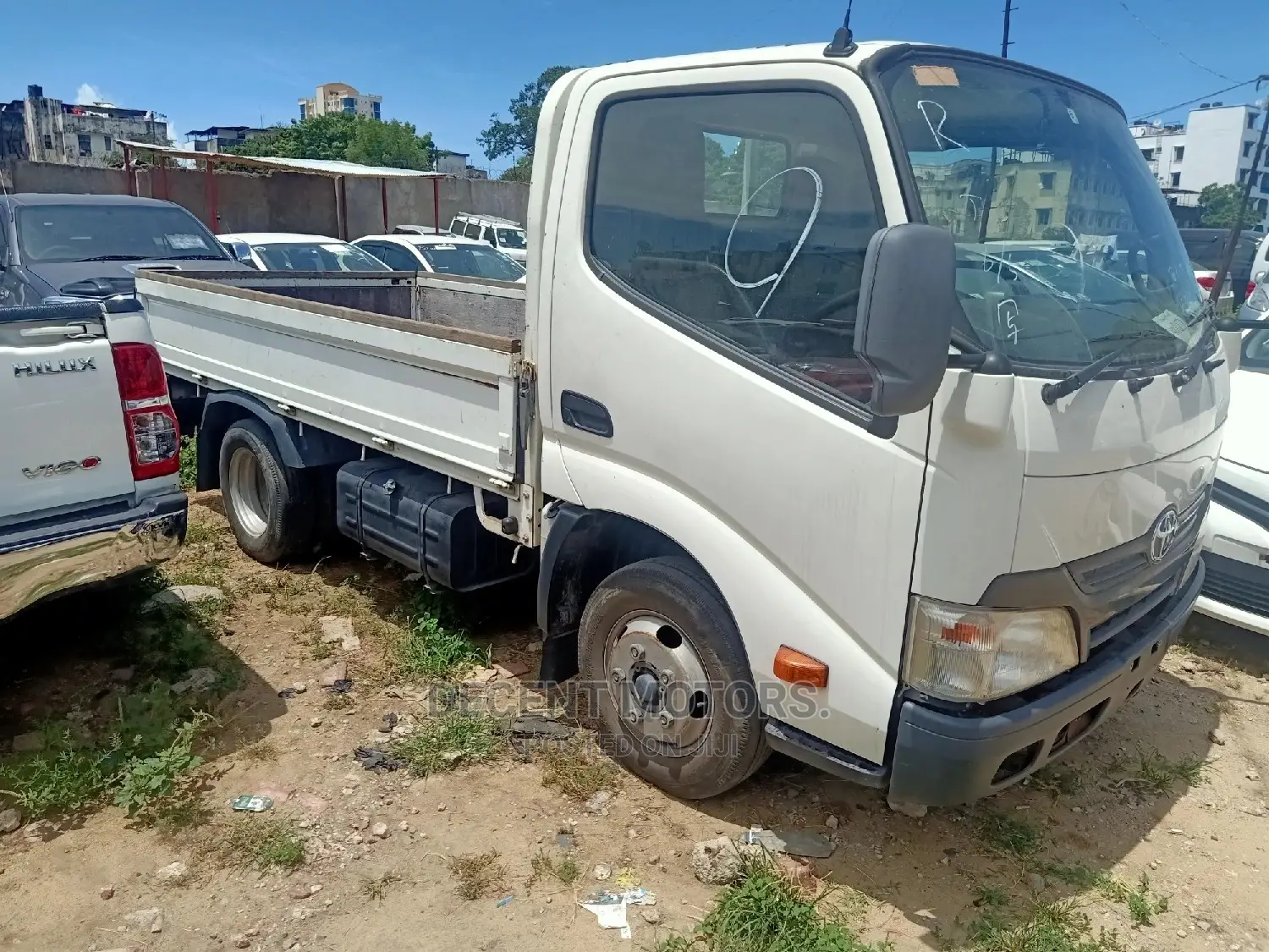 Toyota Dyna 2013 White