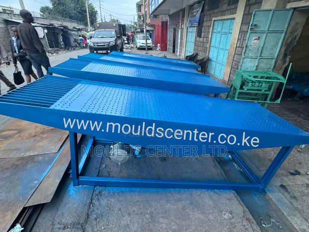 High Amplitude Vibrating Table - main view