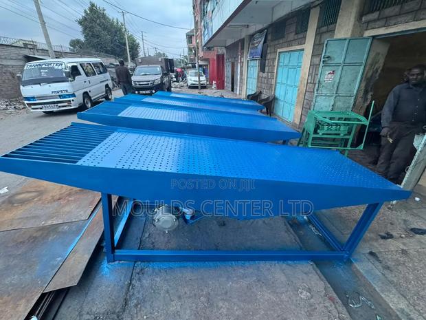 High Amplitude Vibrating Table - thumbnail 2