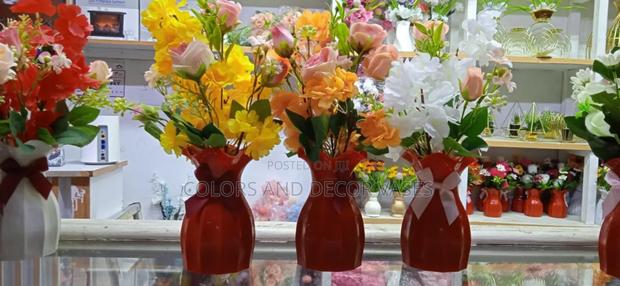 Red Vases Small With Ribbon And Flowers