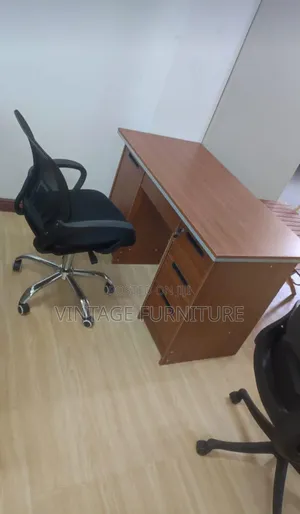 Office Desk and Chair R2221-,£