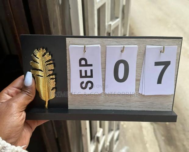 Nordic Style Wooden Perpetual Calendar Flip Display
