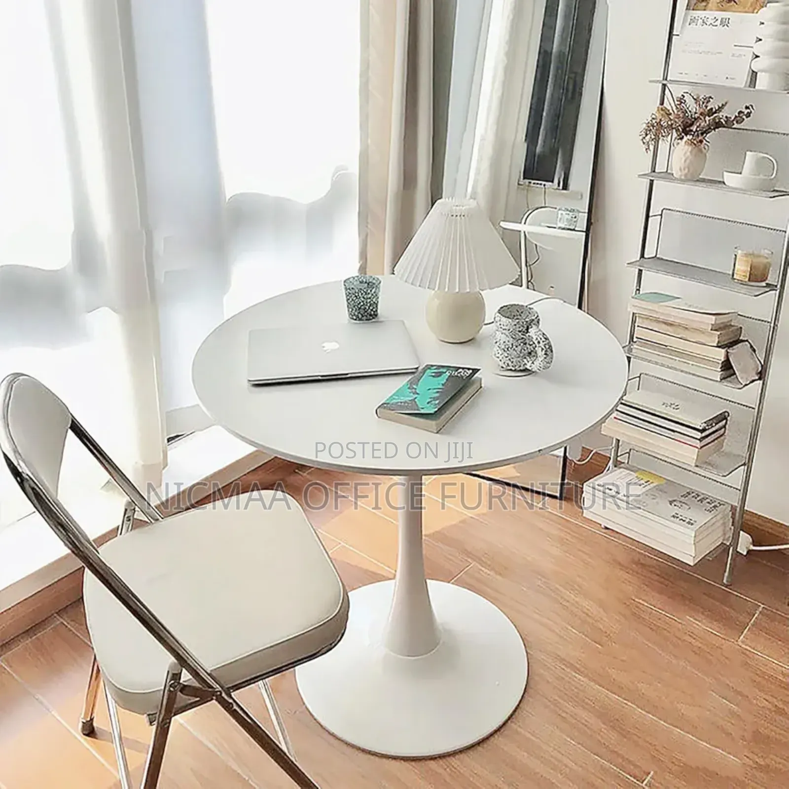Tulivora Round Eames Dinning Table