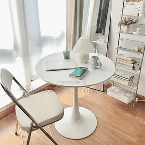 Tulivora Round Eames Dinning Table