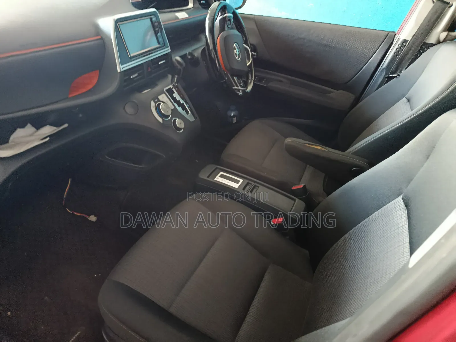 Toyota ISIS 2013 Black