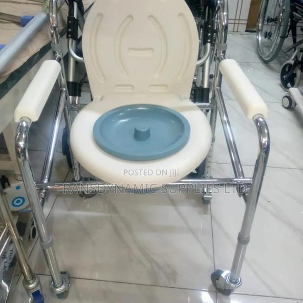 Toilet Seat/Folding/With Wheels