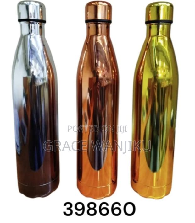 800ml Flask Unbreakable 
Gold Only 
Loose - main view