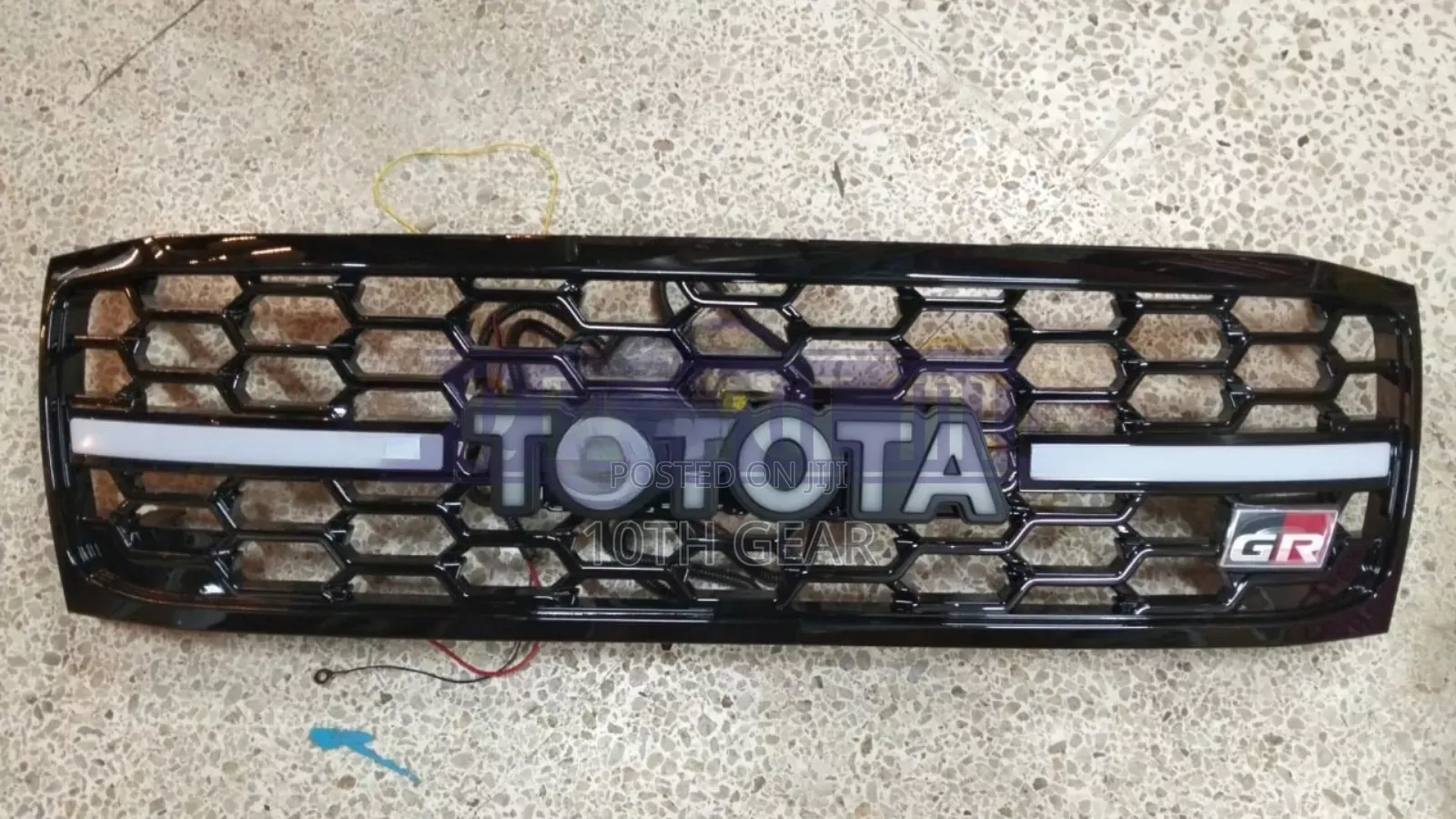Landcruiser 100 Grille With Led and Gr Logo Fit