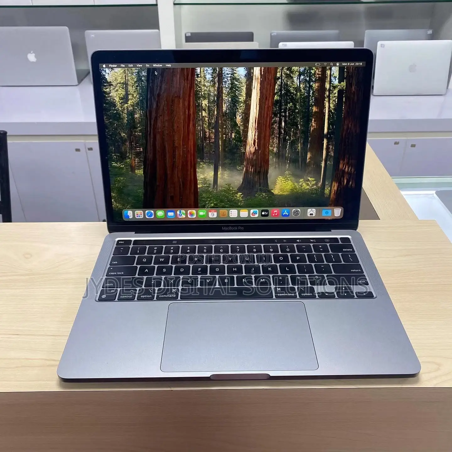 Laptop Apple MacBook Pro 2020 16GB Intel Core I7 SSD 512GB