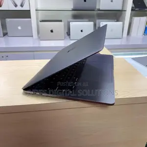 Laptop Apple MacBook Pro 2020 16GB Intel Core I7 SSD 512GB