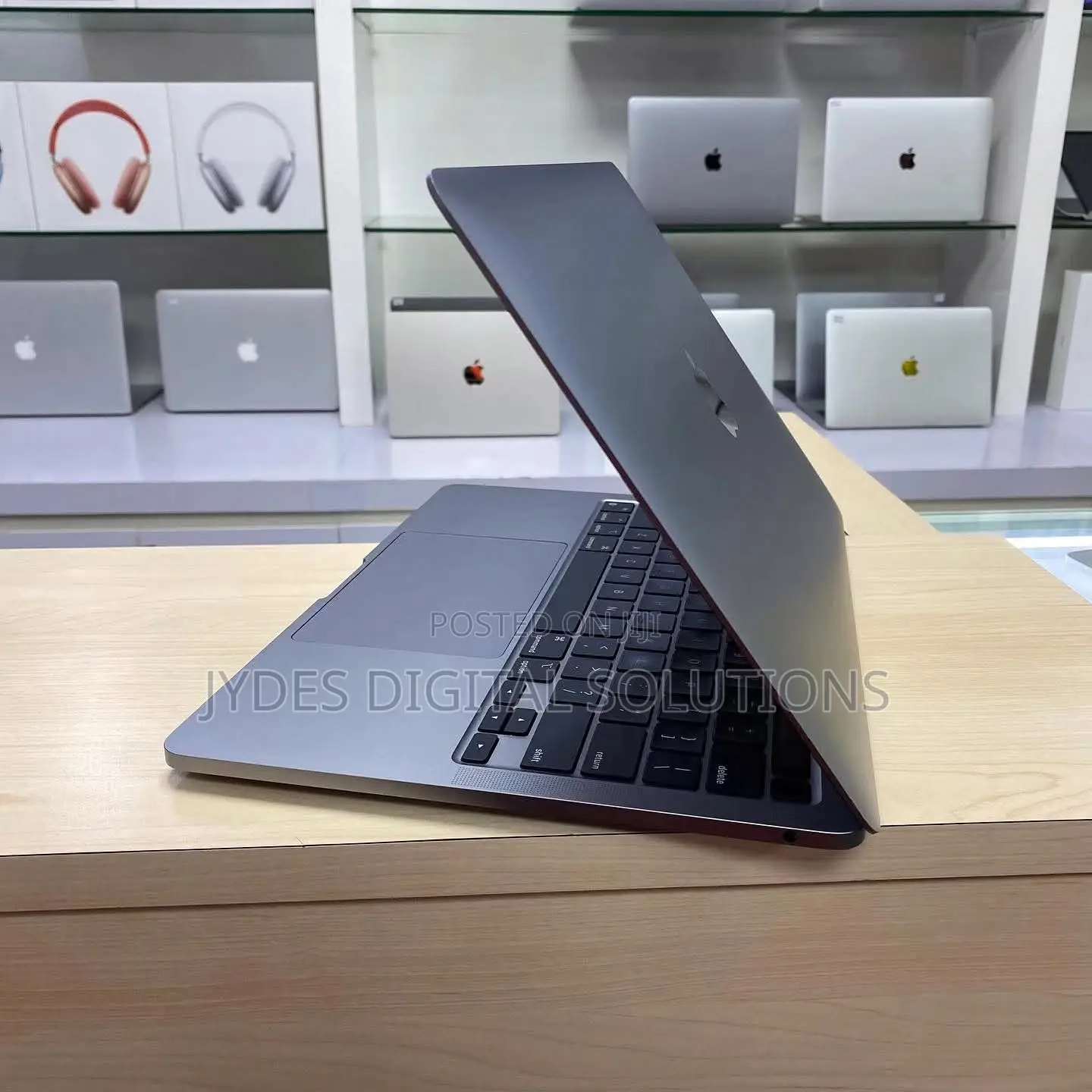 Laptop Apple MacBook Pro 2020 16GB Intel Core I7 SSD 512GB