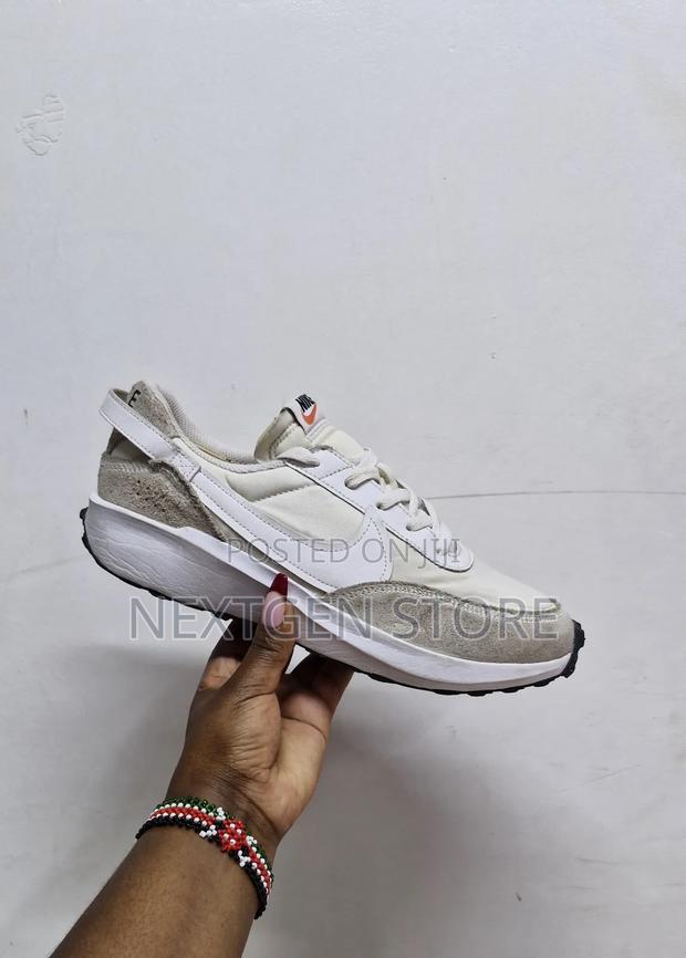 Nike Waffle Debut