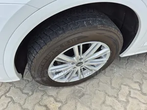 Audi Q5 2.0T Premium AWD quattro 2019 White