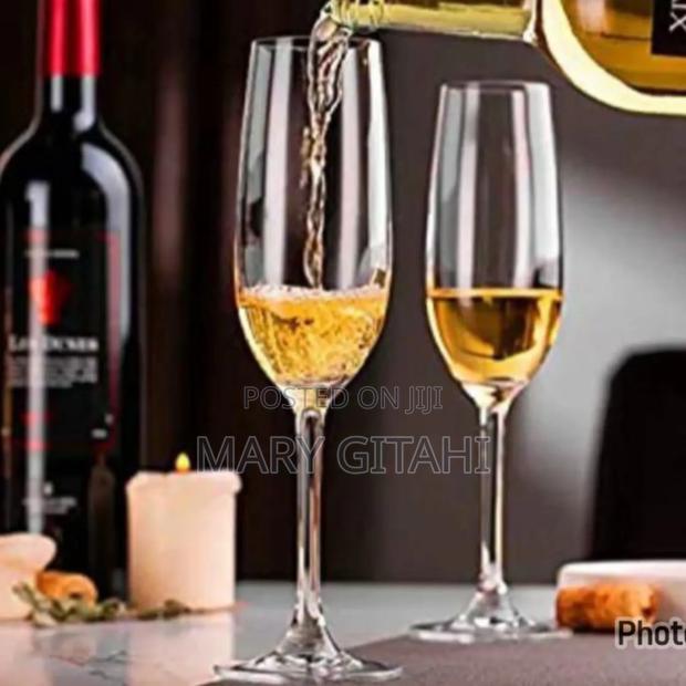 *Set of 6 Champagne Glasses 