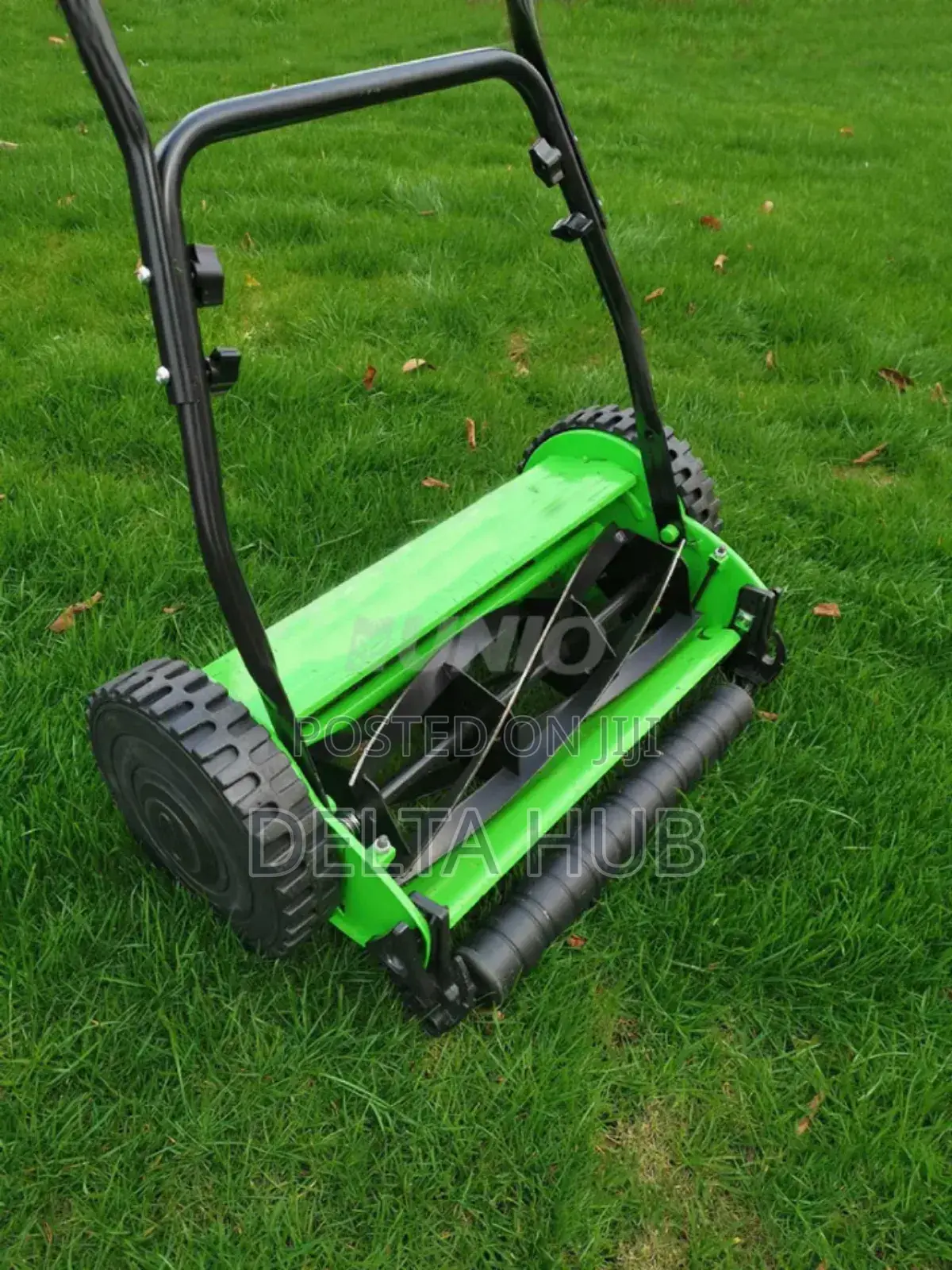 Reliable Manual Push Mower for Heavy Commercial Lawns