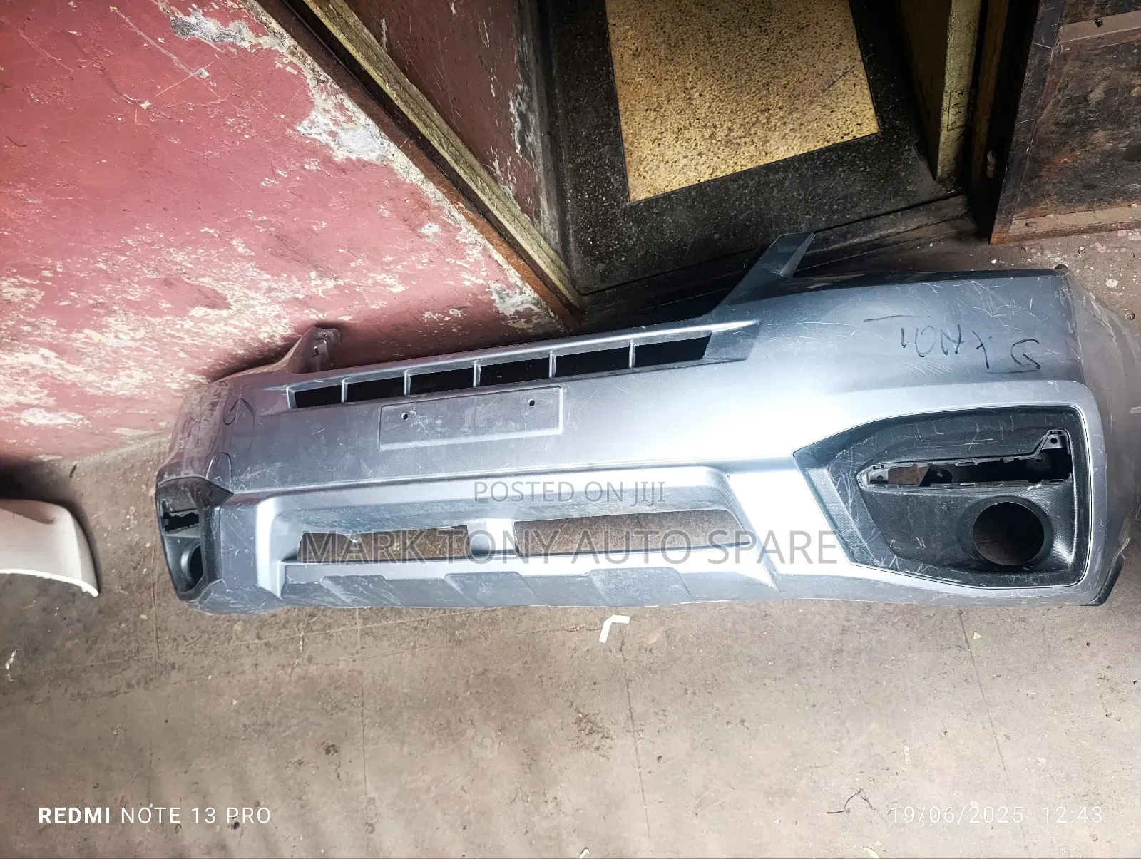 Subaru Forester Sj5 Front Bumper Clean