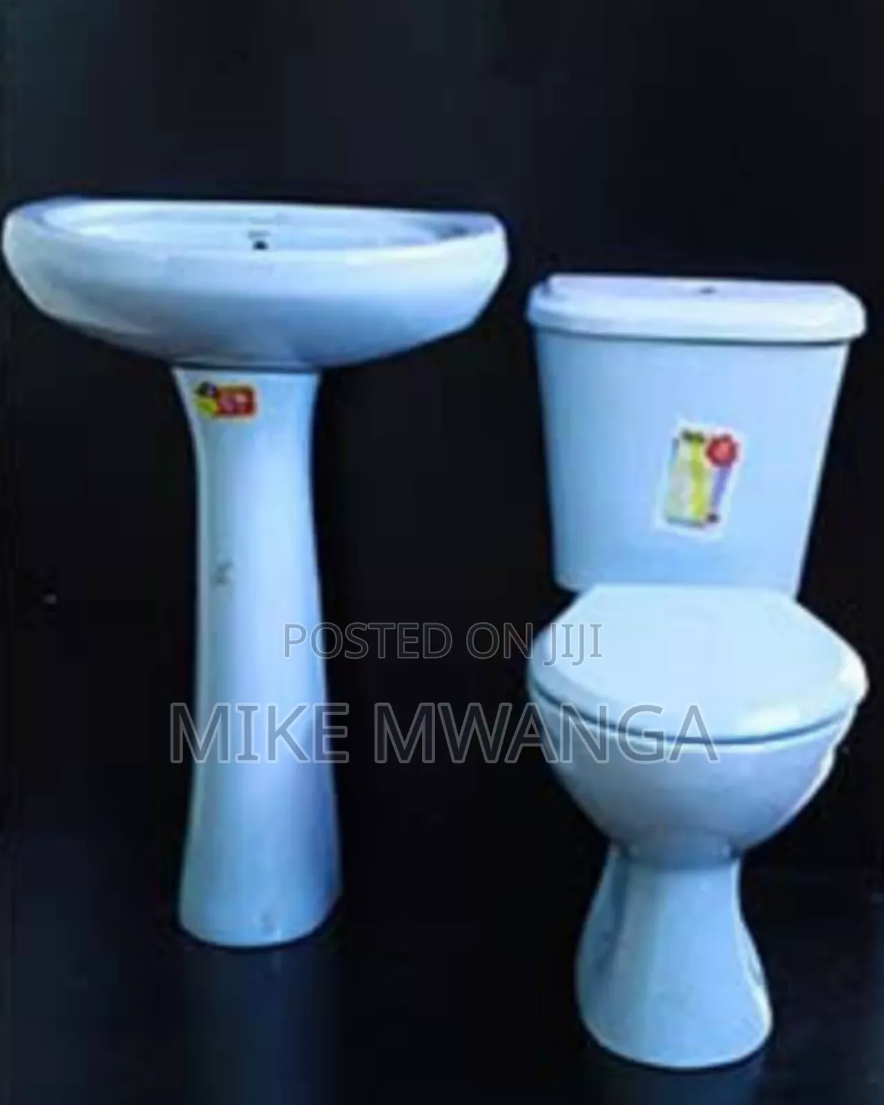 Close Couple Toilet Seat