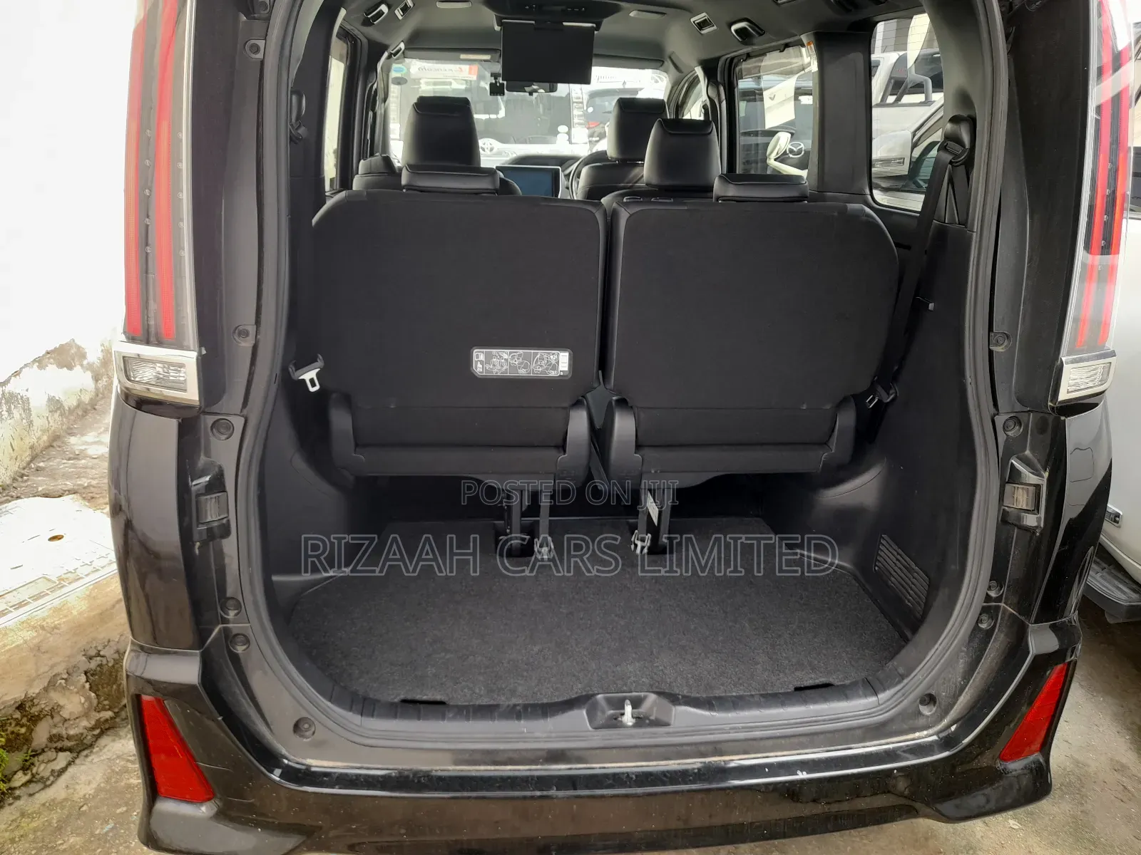 Toyota Noah 2.0 AWD (7 Seater) 2018 Black