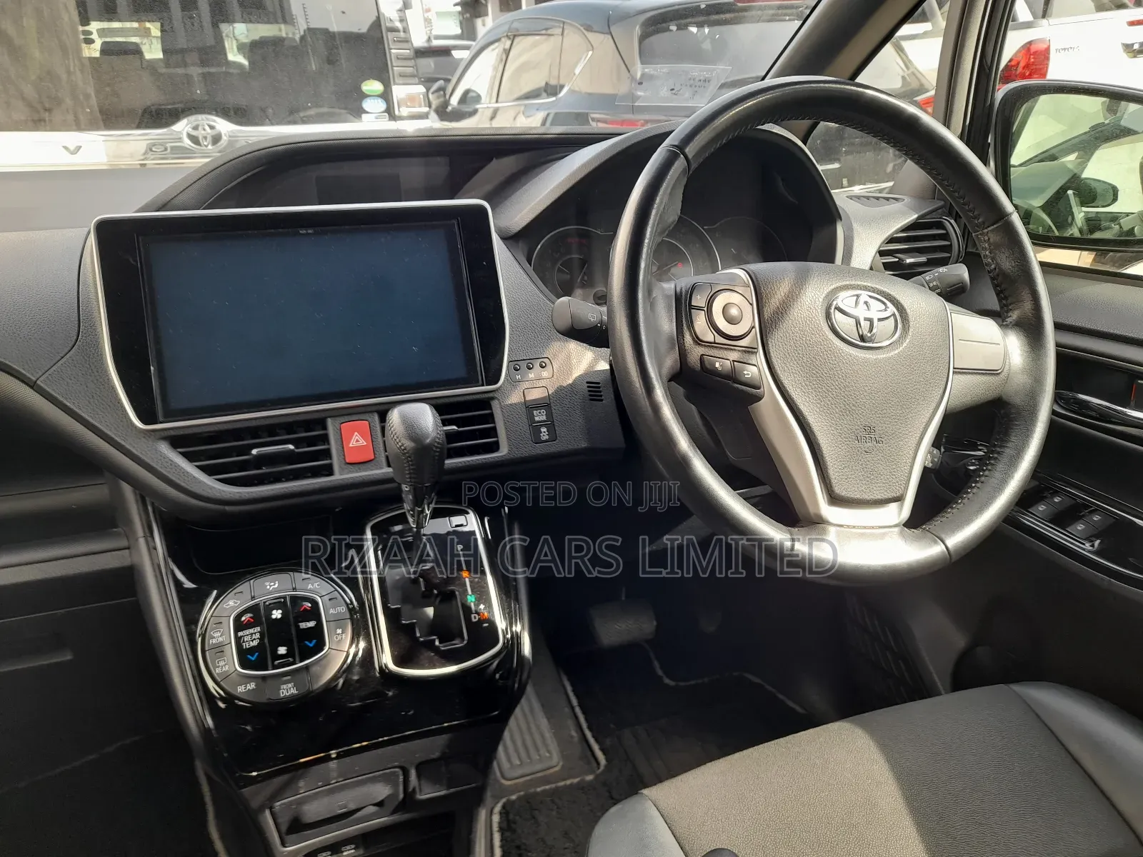 Toyota Noah 2.0 AWD (7 Seater) 2018 Black