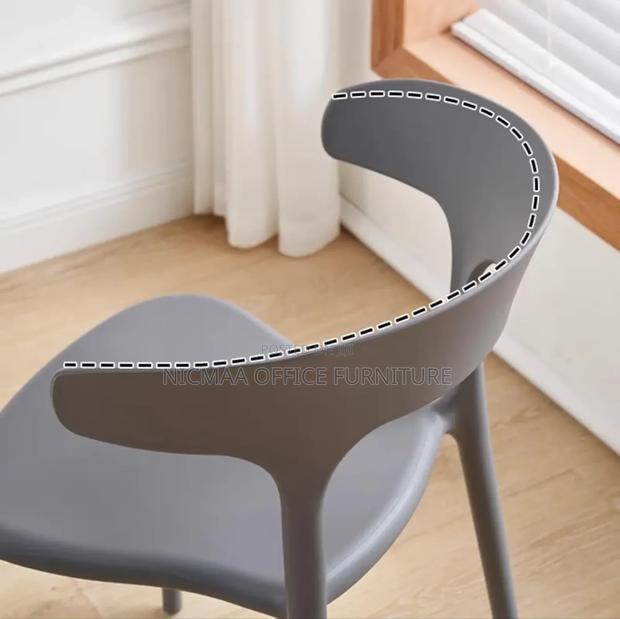 Hanaiette C10 Mid-Century Dining Chair - thumbnail 2
