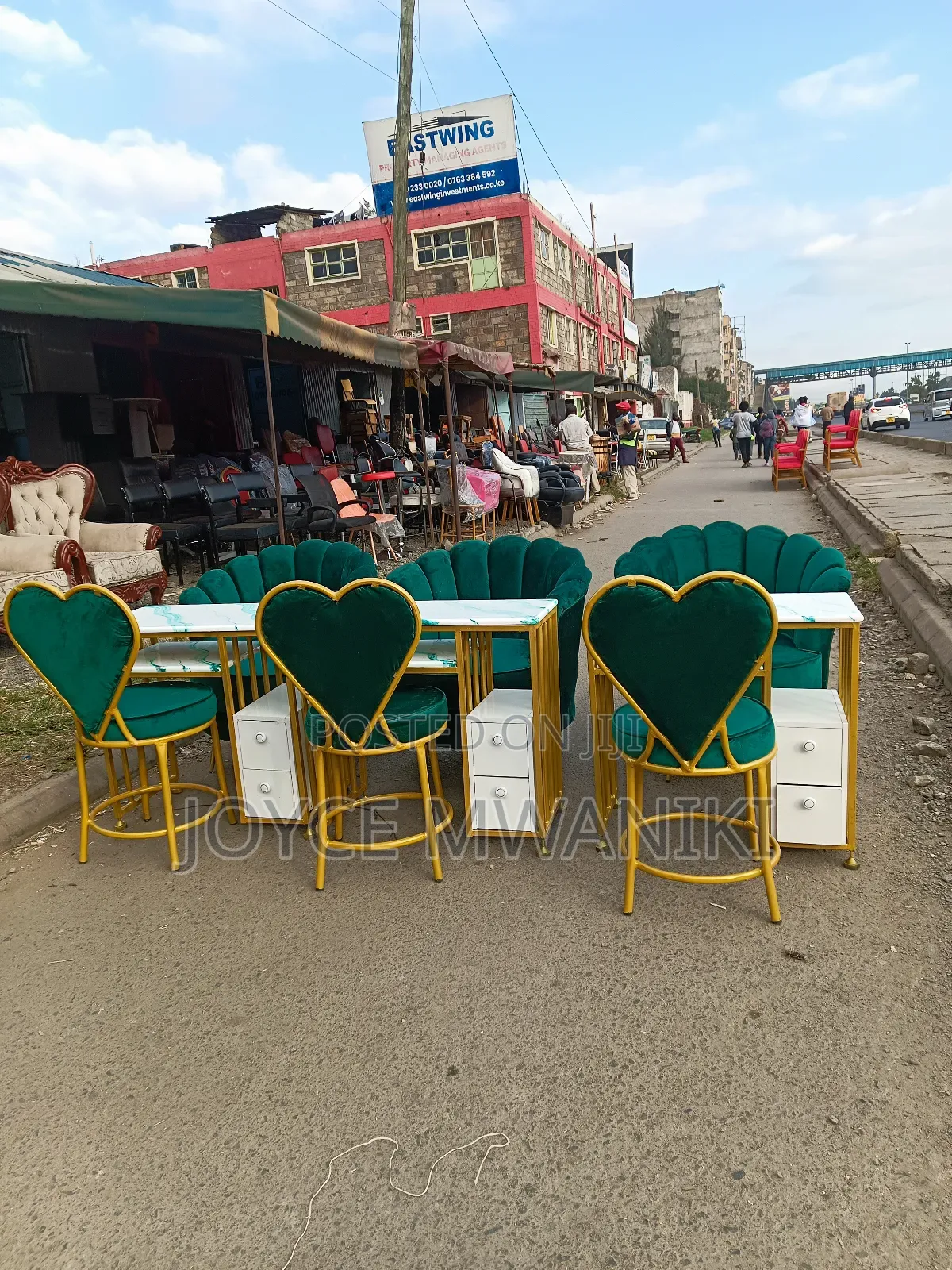 Manicure Set, Green Seats With a Matching Table