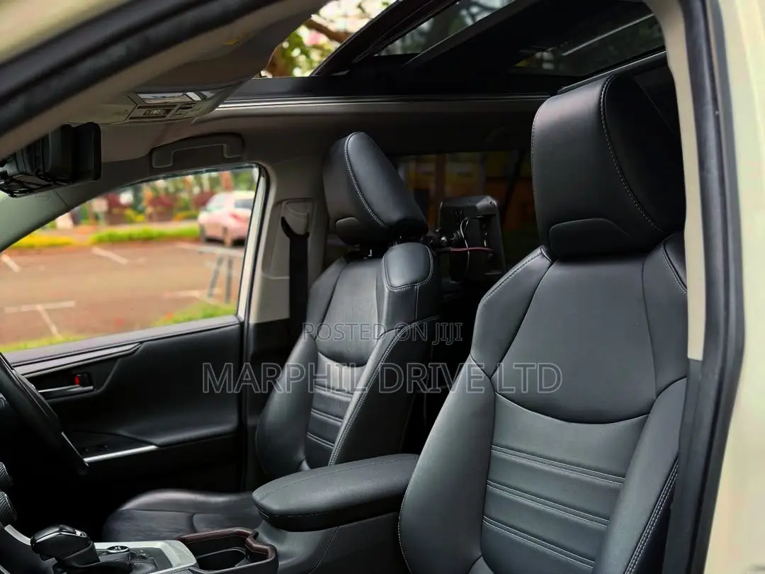 Toyota RAV4 Limited AWD 2019 White
