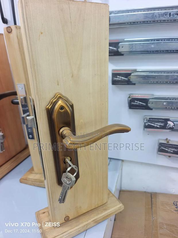 Moment Locks- 5888-Coffee - main view