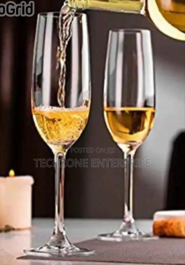 *Set of 6 Champagne Glasses With Long Stem 