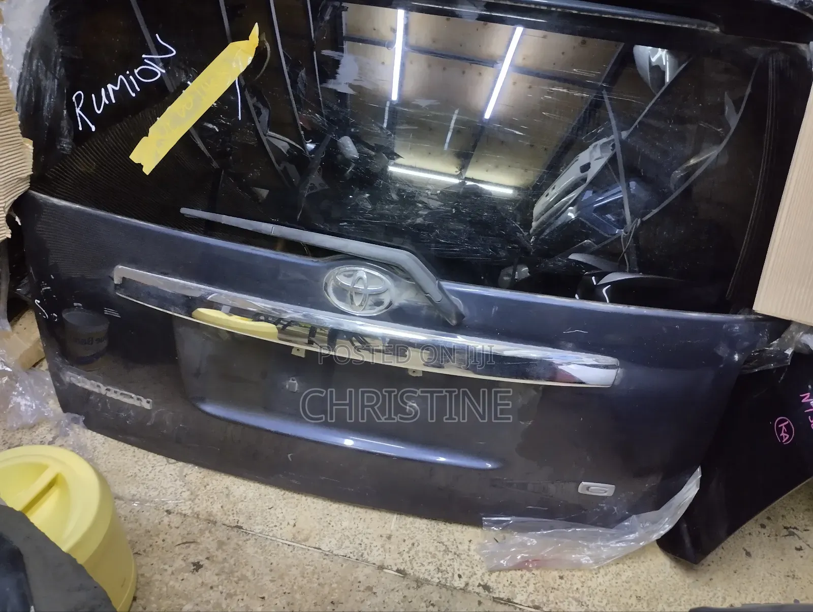 Toyota Rumion Boot/Tailgate