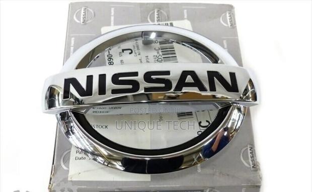 Nissan Note Logo Emblem – Sleek Chrome Car Badge