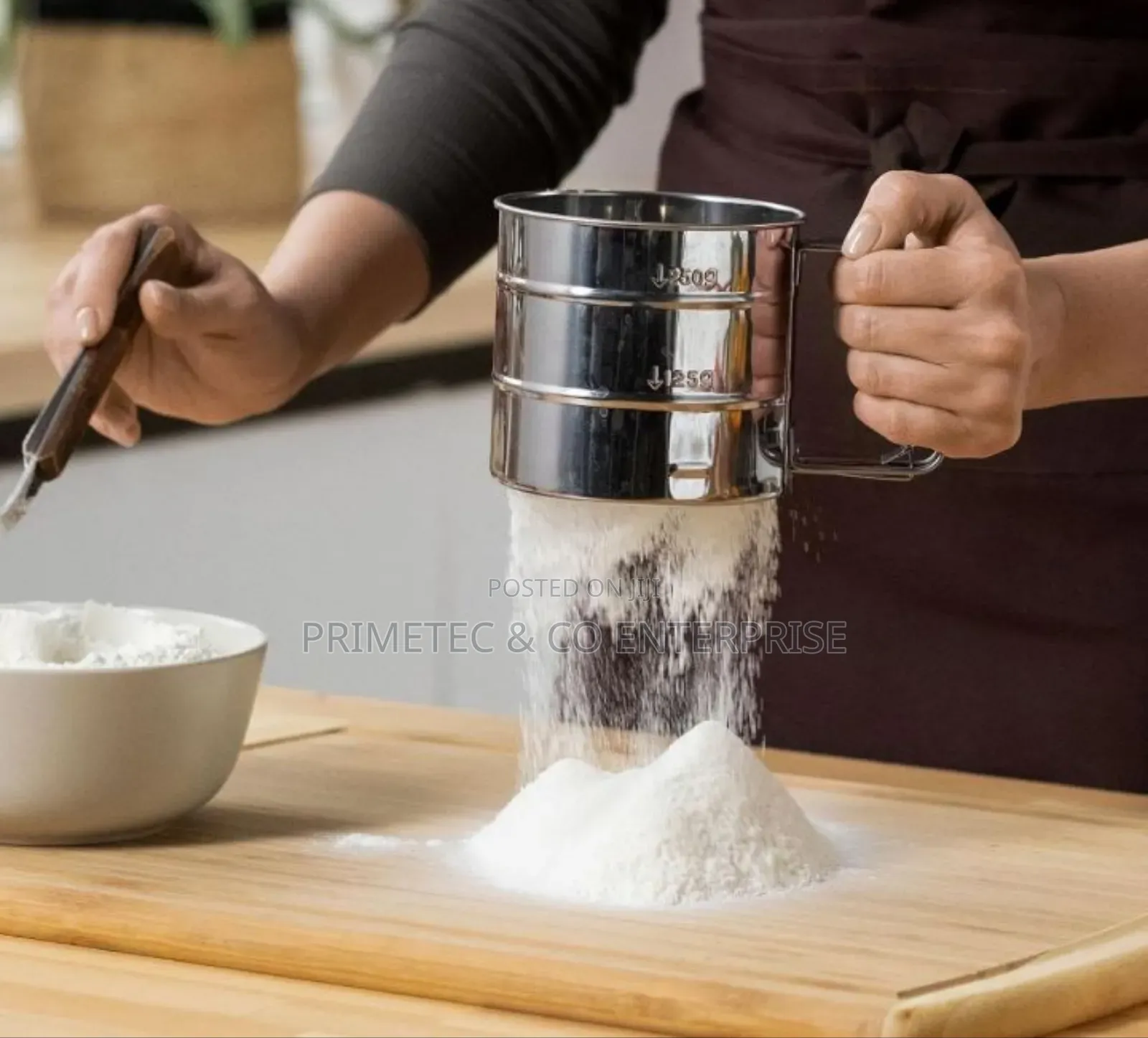 Handheld Stainless Steel Flour Sieve.