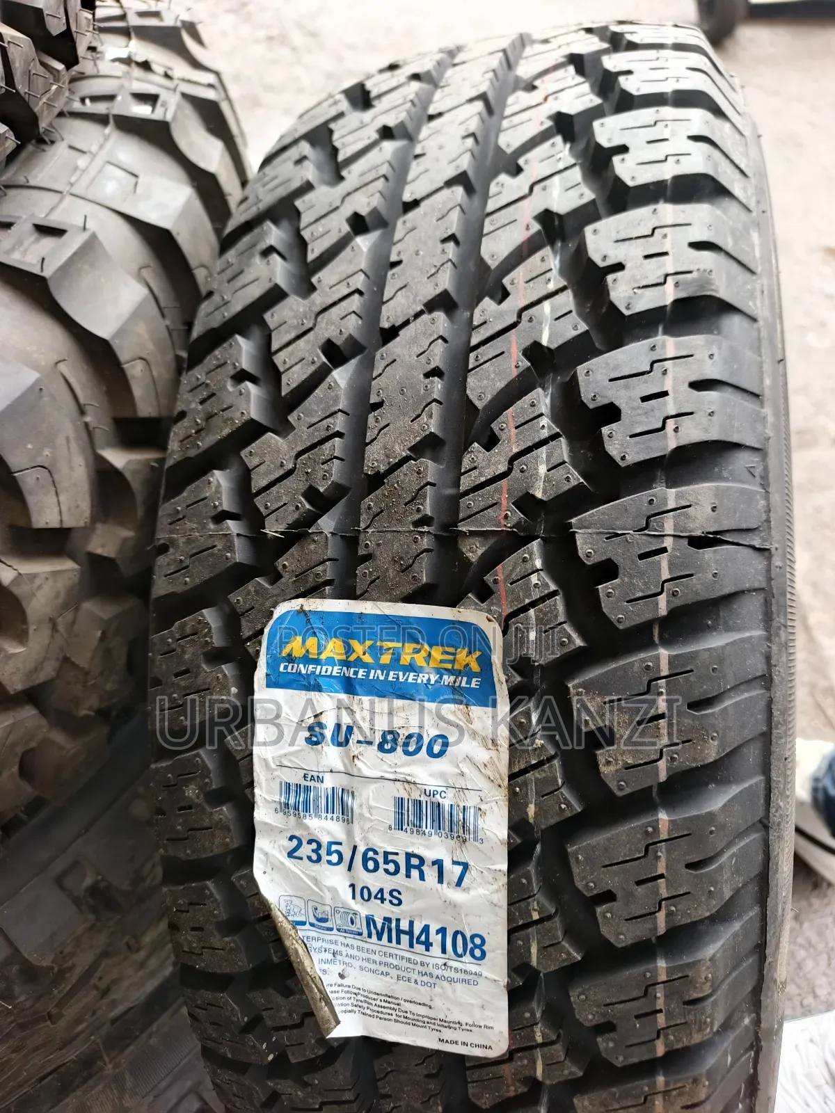 235/65r17 Maxtrek Tyre