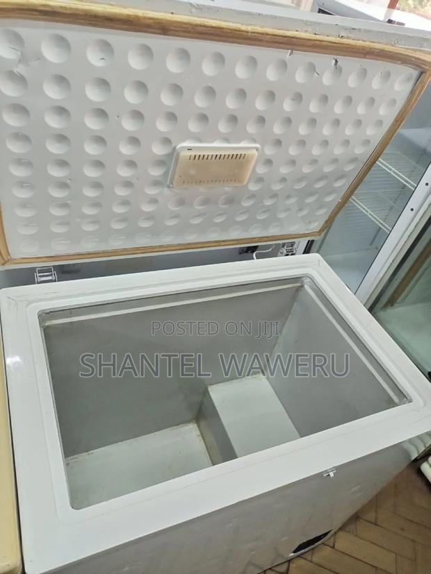 250litres White Premier Chest Freezer - thumbnail 3