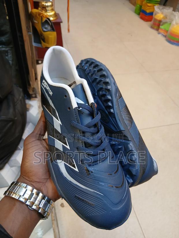 New Kid's Predator Football Trainers Boots - thumbnail 3