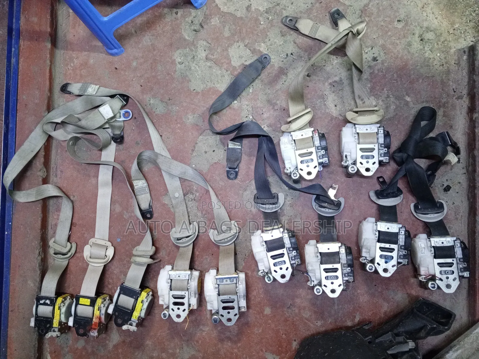 V8 200 Series Front and Rear Seatbelts .