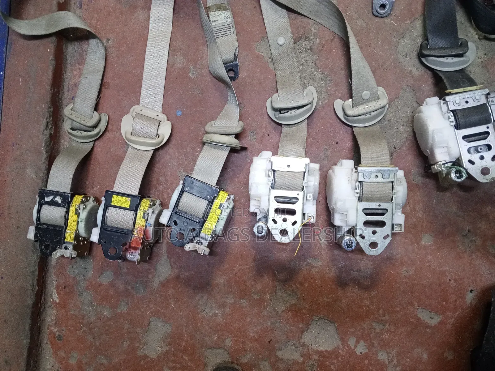 V8 200 Series Front and Rear Seatbelts .