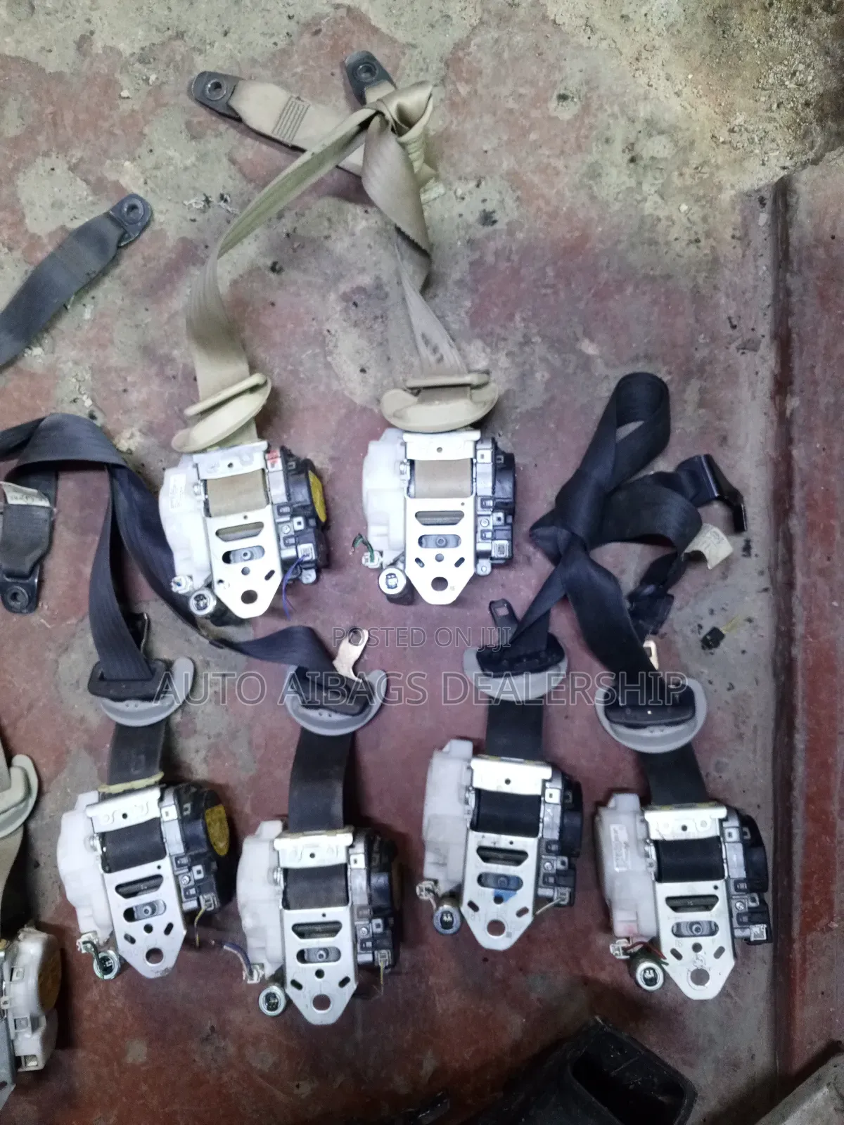 V8 200 Series Front and Rear Seatbelts .