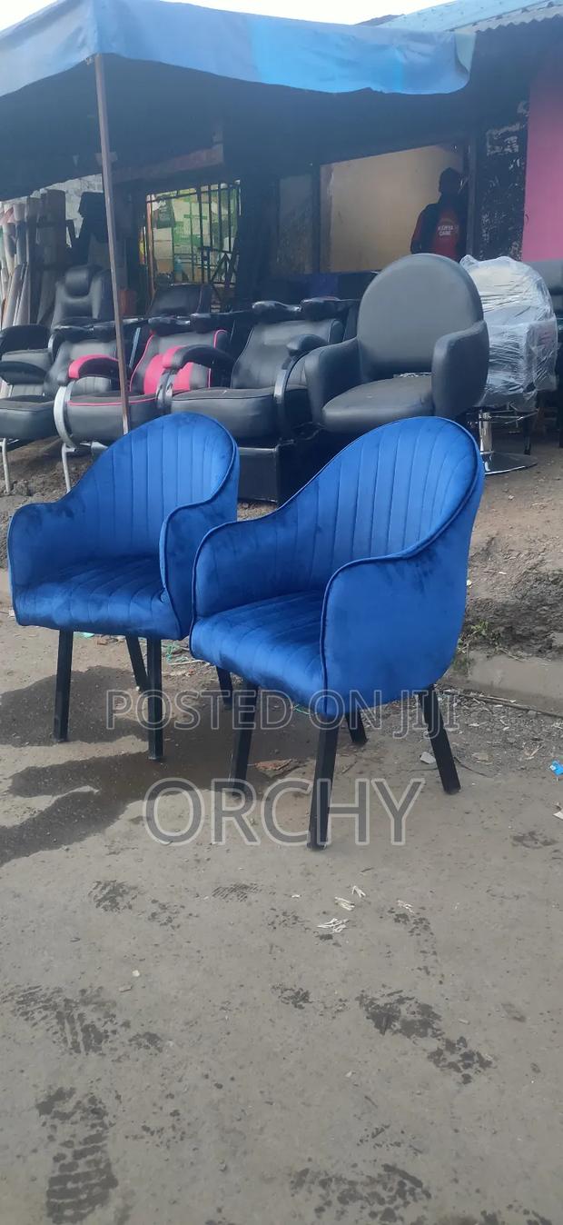 Nail Seat/ Hotel Seats - thumbnail 2