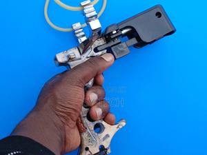Metal Alloy Slingshot/ Catapult Eith Laser Aimer - thumbnail 2
