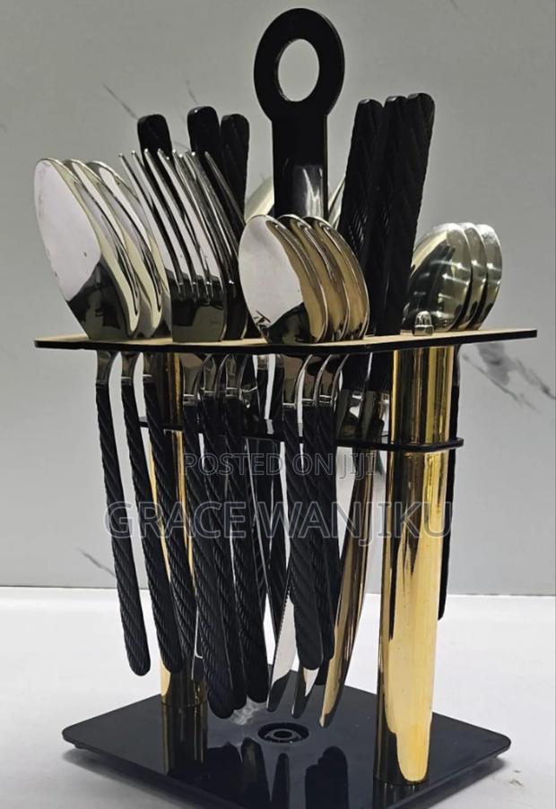 Heavy 24pc Cutlery Set With a Rotating Golden Stand
